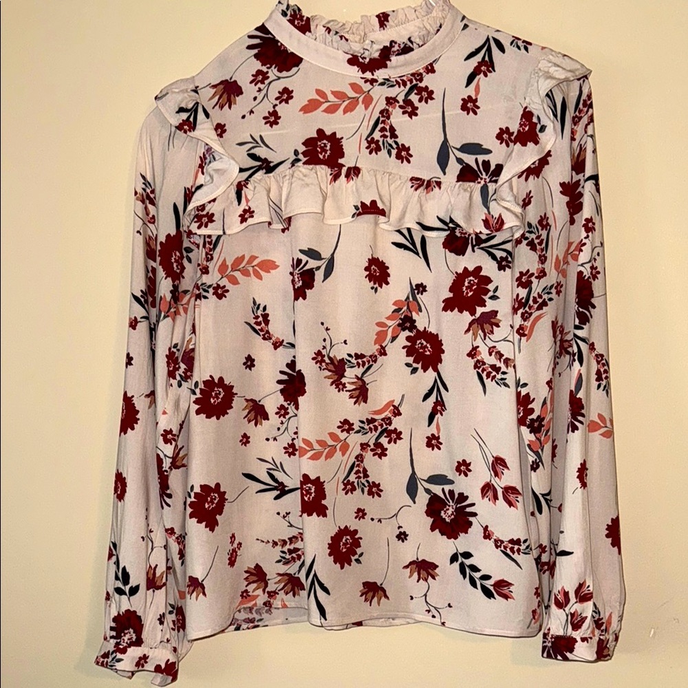Loft Outlet floral ruffled blouse size Small 20” pit to pit NWOT